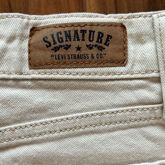 Levi’s Tan Jean Shorts - Picture 5 of 8